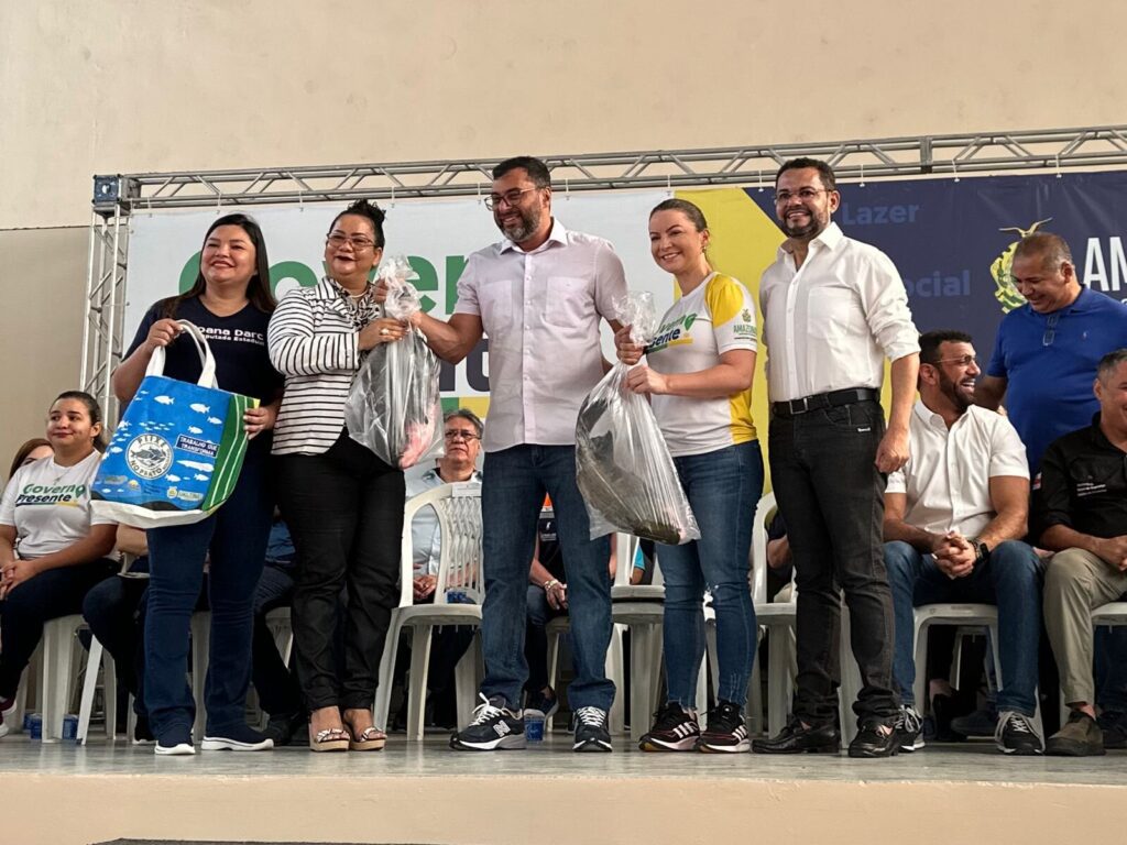 ADS Governo Presente ADS realiza edicao especial da Feira de Produtos Regionais e entrega peixes a instituicoes assistenciais do bairro Taruma em Manaus Marisol Maga 1 1024x768 1