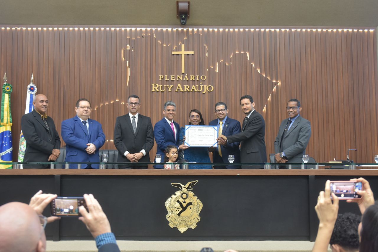 Aleam concede o Titulo de Cidada do Amazonas a pastora Rosylene Menezes por iniciativa do deputado Joao Luiz Foto Mauro Smith VRUCi7