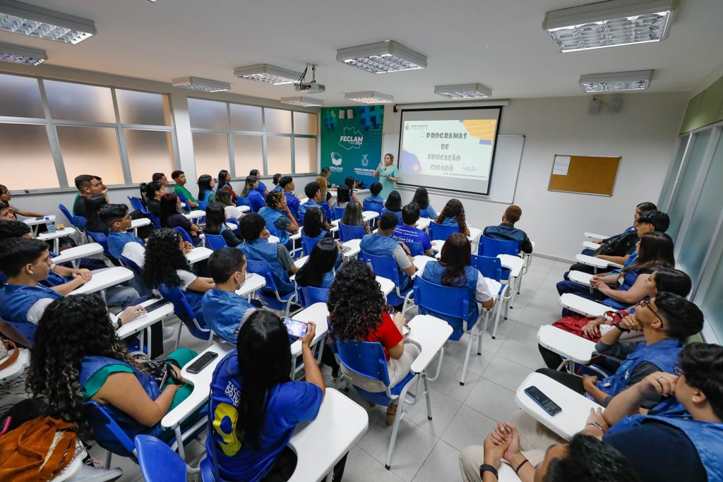 Assembleia Legislativa do Amazonas recebe jovens no programa Conhecendo o Legislativo Foto Alberto Cesar Araujo 1024x683 2HSO6d