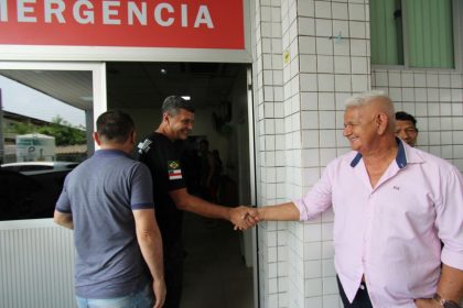 Comandante Dan entrega equipamentos originarios de emenda parlamentar ao SPA e Policlinica Danilo Correa qijSxu