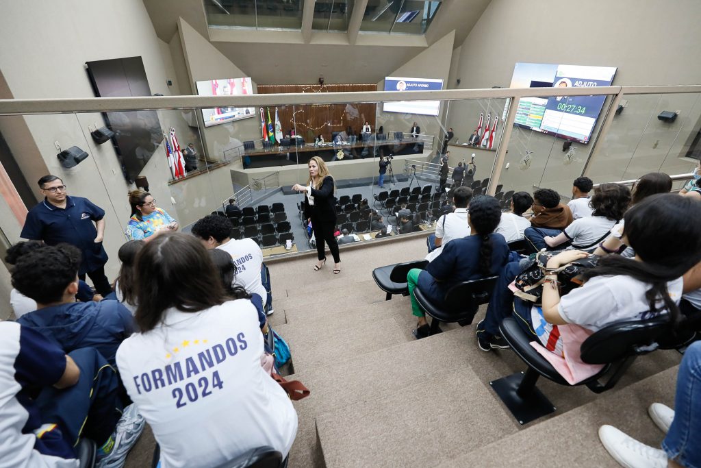 Conhecendo o Legislativo recebe alunos da Escola Mendonca Araujo Foto Alberto Cesar Araujo 1024x683 3kVtwe