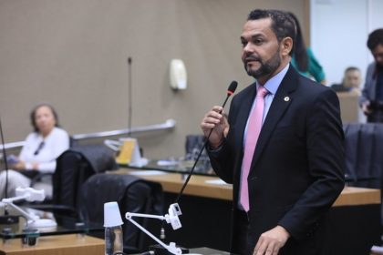 Deputado Rozenha cobra providencias para evitar que incidentes paralisem Manaus YoJBNJ