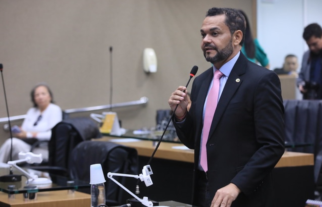 Deputado Rozenha cobra providencias para evitar que incidentes paralisem Manaus YoJBNJ