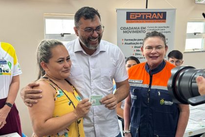 Detran AM Governador Wilson Lima durante entrega de CNH CREDITO Divulgacao Detran AM 0ouP1k