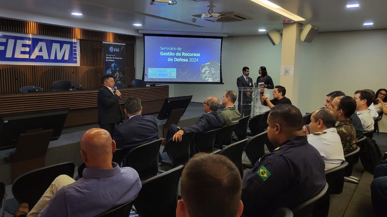 Durante seminario sobre investimentos em defesa Sinesio Campos propoe criacao de polo industrial naval no Amazonas