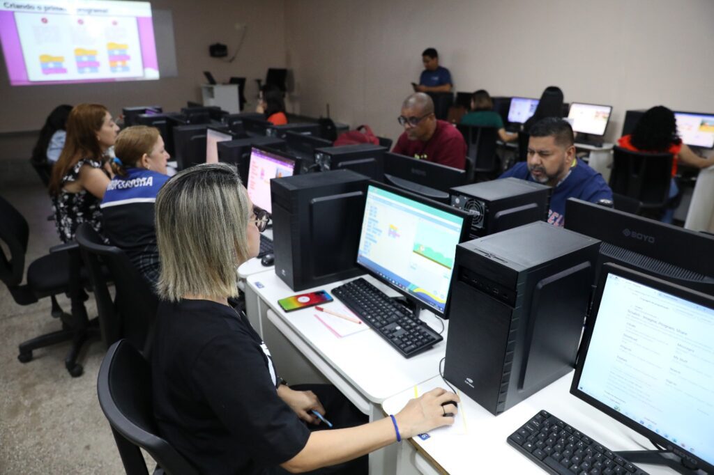 Educacao Scratch Day EETI PEtronio Portela Foto Euzivaldo Queiroz 3 1024x682 1