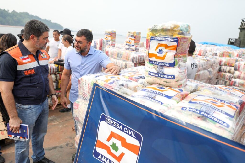 Governador Wilson Lima acompanha primeiro envio de ajuda humanitaria para municipios ja afetados pela estiagem 3 Foto Diego Peres Arthur Castro Alez Pazuello Secom 1024x683 1