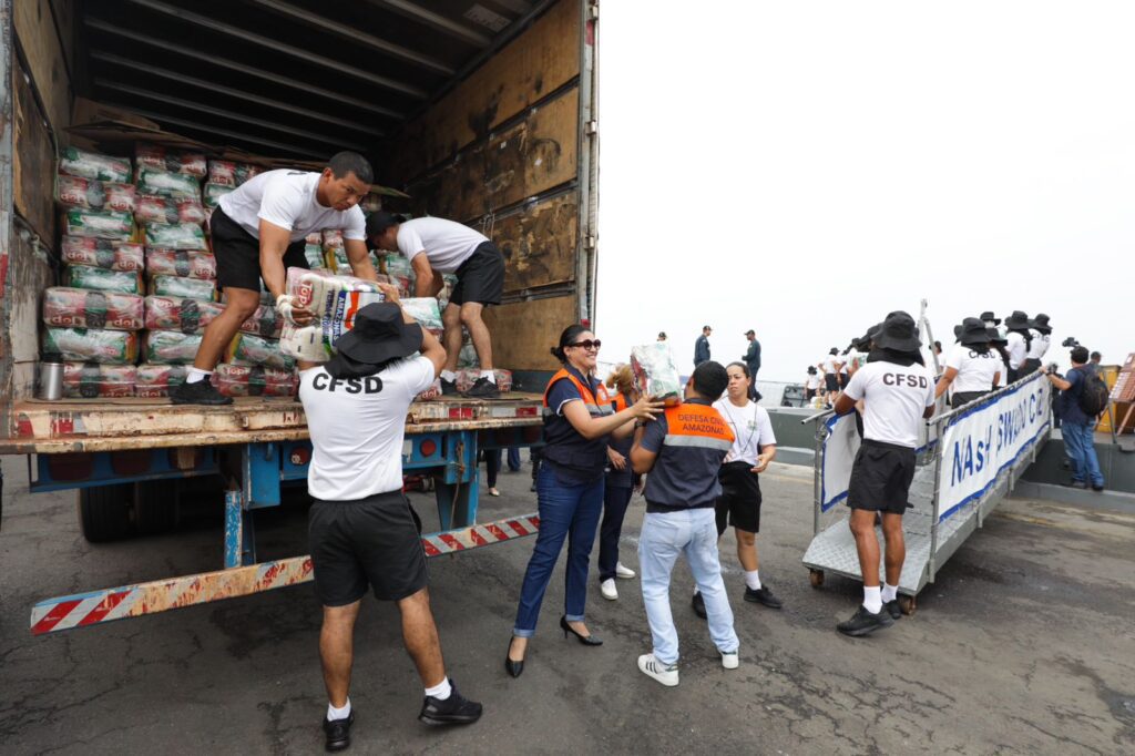 Governador Wilson Lima acompanha primeiro envio de ajuda humanitaria para municipios ja afetados pela estiagem 5 Foto Diego Peres Arthur Castro Alez Pazuello Secom 1024x682 1