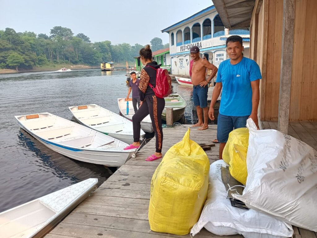 Idam Entrega de implementos e custeio para pescadores artesanais de Anama Foto Divulgacao 3 1024x768 1