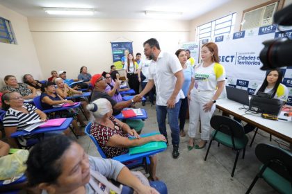 Sect Governador e Renata no atendimento foto Fabio Romao 1024x683 1