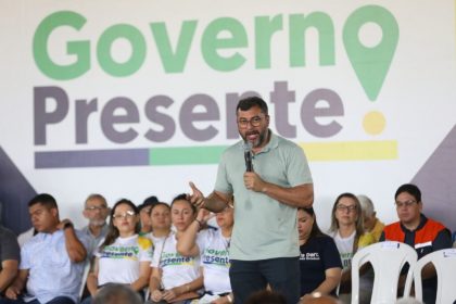 Wilson Lima acompanha a 11a edicao do Governo Presente com acoes de cidadania e assina regularizacao fundiaria para moradores do Residencial Petropolis 1 Alex Pazuello e Diego Peres 1024x682 1