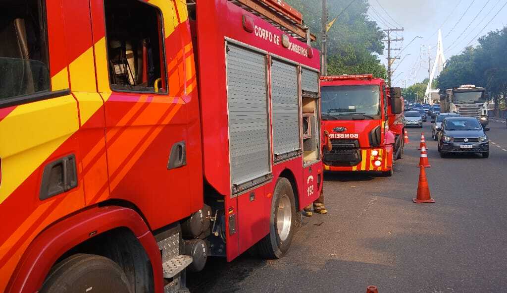 CBMAM INCENDIO EM VEGETACAO NA COMPENSA 02