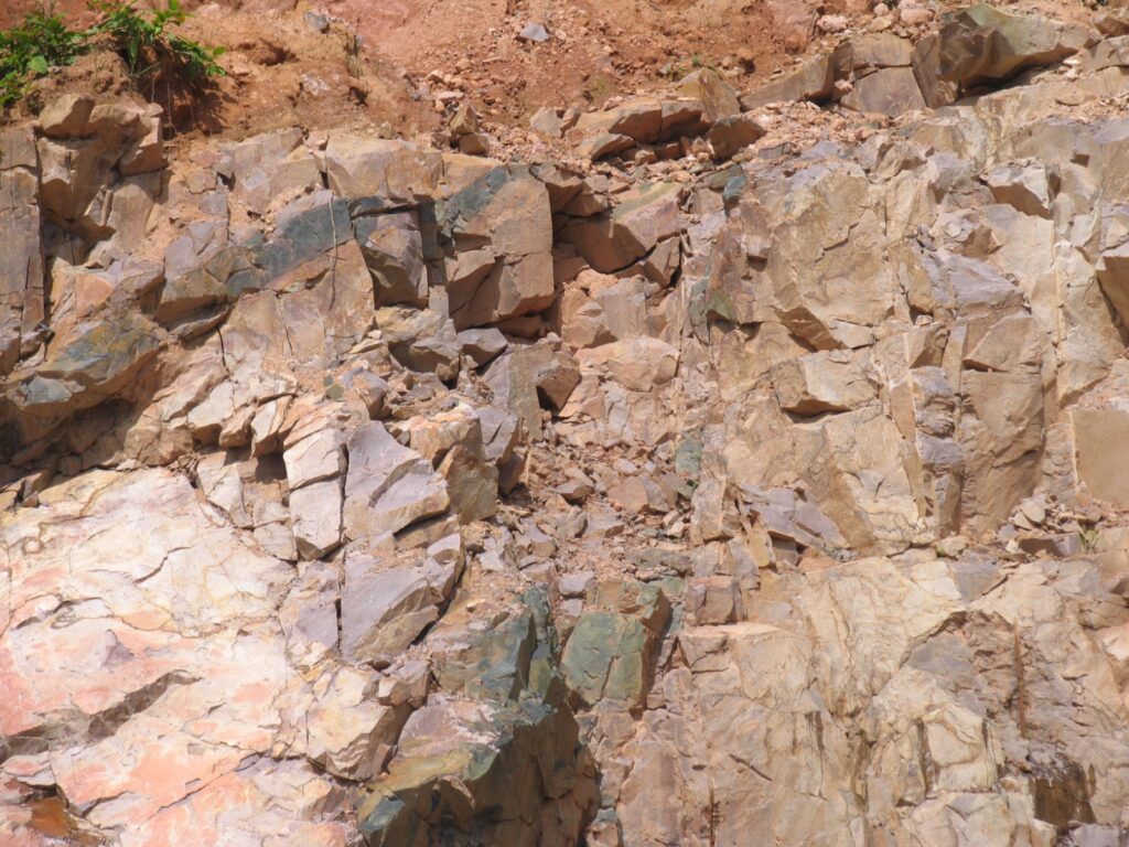 FAPEAM Estudo geologico e tecnologico das rochas ACERVO DA COORDENADORA RIELVA DO NASCIMENTO 3 1024x768 1