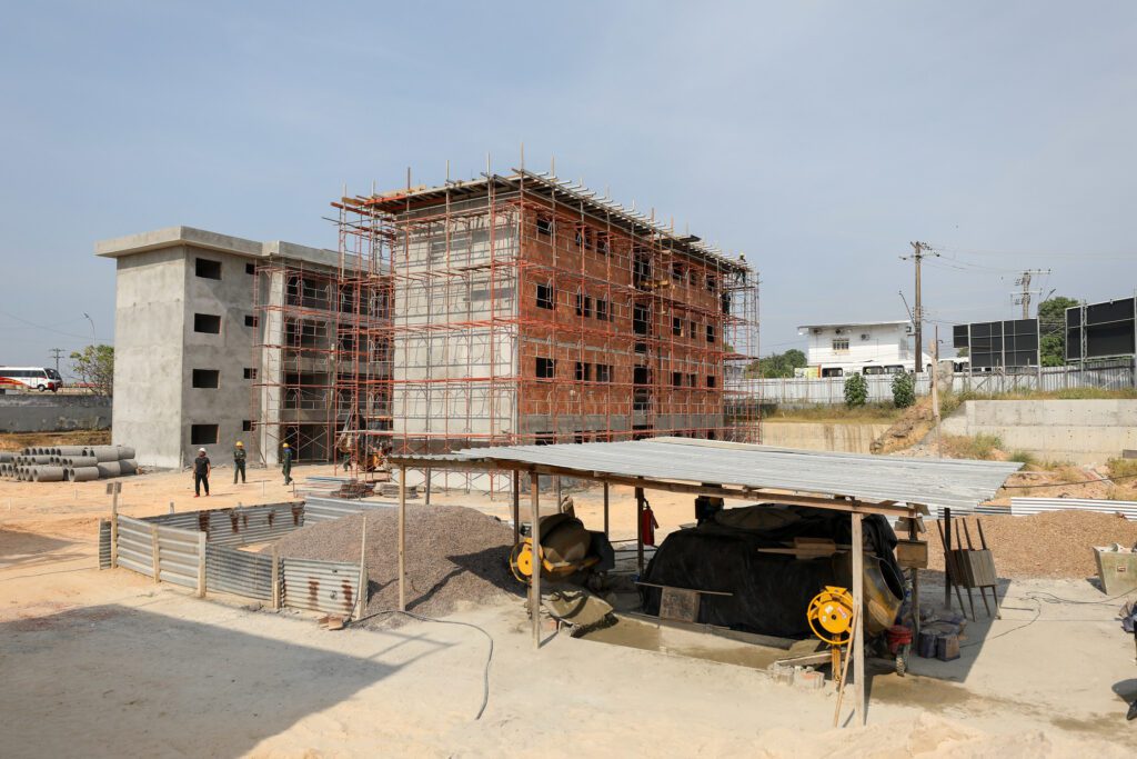 Governador Wilson Lima vistoria avanco das obras do residencial Maues na zona sul 6 foto Alex Pazuello Secom 1024x683 1