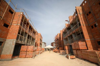 Governador Wilson Lima vistoria avanco das obras do residencial Maues na zona sul 7 foto Alex Pazuello Secom 1024x683 1