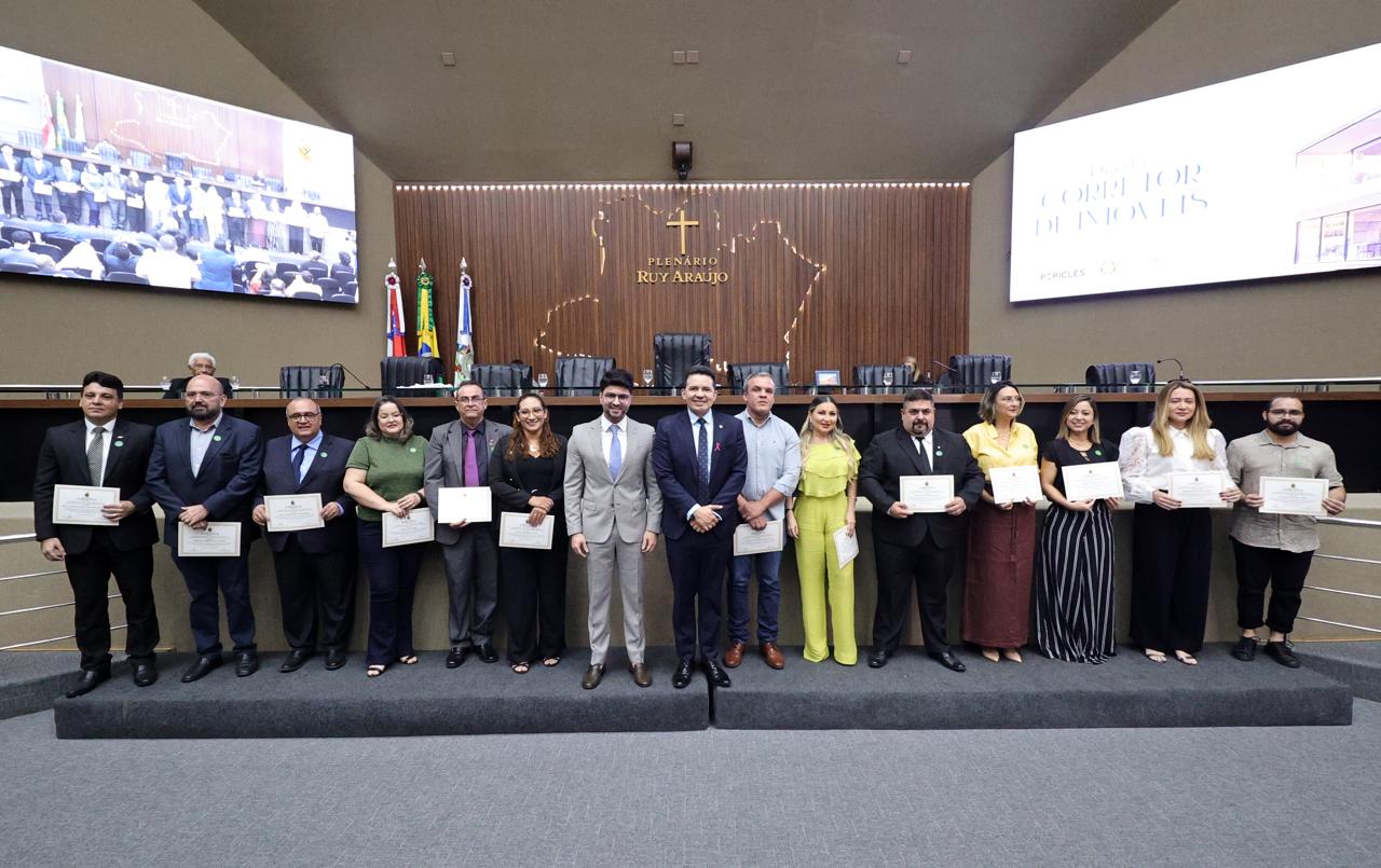 Delegado Pericles celebra o Dia do Corretor de Imoveis em Sessao Especial na Aleam esohVj