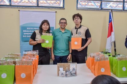 Deputado Joao Luiz entrega kits de robotica fruto de emenda parlamentar para 120 alunos da Escola Estadual Terezinha Almeida Foto Mauro Smith bpjwbR