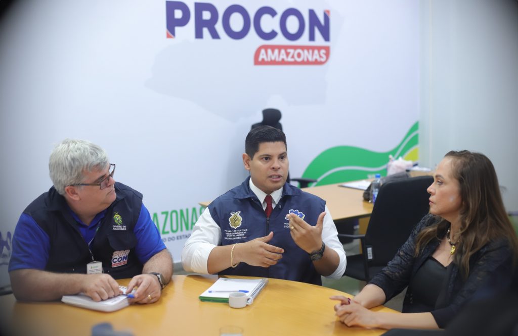 Deputado Mario Cesar Filho participa de reuniao de emergencia com Procon e Ministerio Publico sobre cancelamento de fiscalizacao em postos de combustiveis Foto Leandro Cardoso 1024x666 8rL362