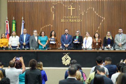 Dr. George Lins promove Sessao Especial na Aleam em homenagem aos 20 anos do Programa Ciencia na Escola Foto Leandro Castro 1024x683 Djm9V6