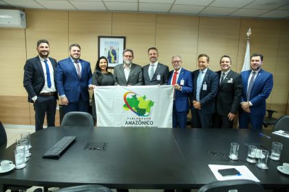 Em busca de apoio aos municipios afetados pela seca deputado Adjuto Afonso representa Aleam em reuniao em Brasilia Foto Jessen Peixoto shGM4t