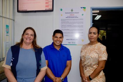 Placas informando sobre a Lei de Mario Cesar Filho que garante acompanhantes aos autistas sao instaladas nas unidades hospitalares do Estado 1024x683 iykwyv