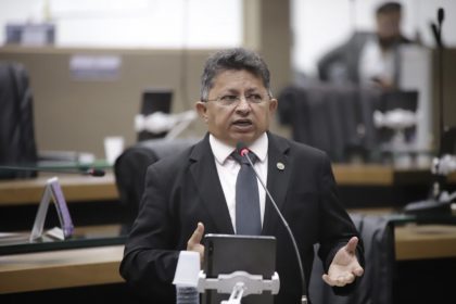 Sinesio Campos defende retomada do asfaltamento da BR 319 em debate na Assembleia Legislativa Foto Danilo Mello 1024x682 ziNL67