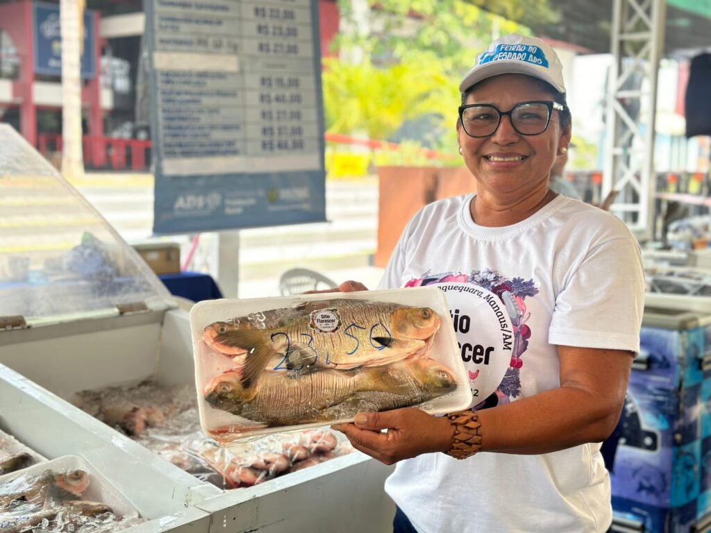 ADS Iniciativa do Governo do Amazonas encerra primeiro dia com venda de mais de uma tonelada de pescado Raimunda Carvalho Foto Ruth Juca 2 1024x768 1