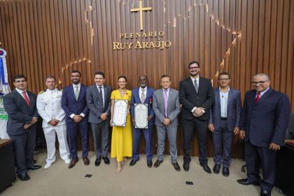 Delegado Pericles entrega Medalha Ruy Araujo ao desembargador Audaliphal Hildebrando e a procuradora do Trabalho Alzira Melo Foto Marcio James 1024x666 4mkzZj