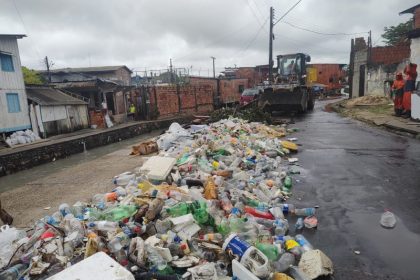 Prefeitura de Manaus intensifica limpeza nas ecobarreiras para evitar poluicao nos rios 2 K59isy