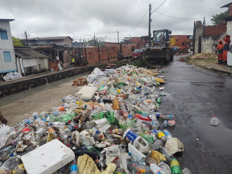 Prefeitura de Manaus intensifica limpeza nas ecobarreiras para evitar poluicao nos rios 2 K59isy