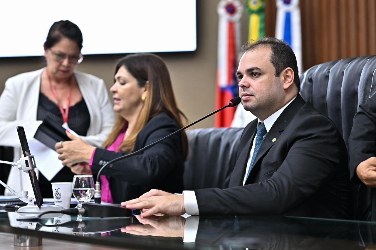 Presidente Roberto Cidade avalia que PLOA esteja apta a votacao pelo plenario da Aleam na primeira quinzena de dezembro Foto Rodrigo Brelaz hFSvXo