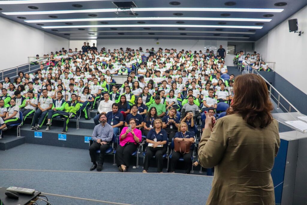 Palestra CNH na Escola Mathias Machline DETRAN AM 1024x683 1