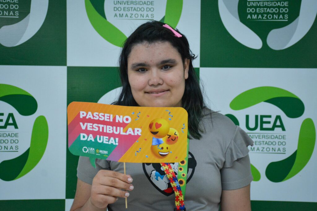 Rafaela de Oliveira 18 anos aprovada no curso de Teatro 1024x683 1