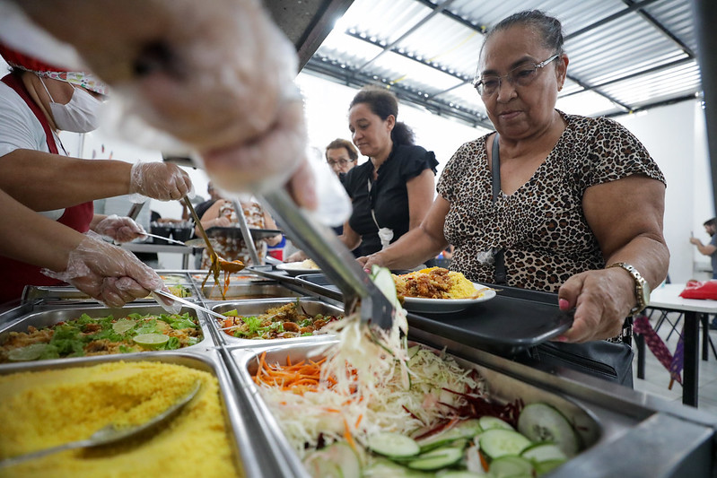 Temos a oportunidade de consumir uma comida boa diz beneficiario do Prato Cheio 1 Foto Arthur Castro Secom