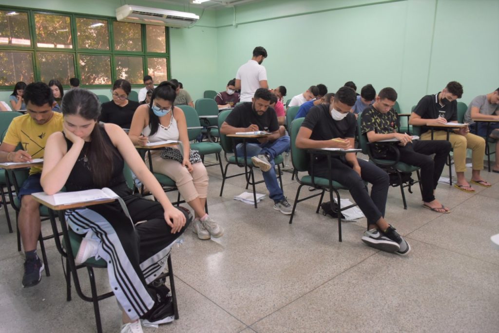 AprovENS curso pre vestibular presencial da UEA 1 1024x684 1