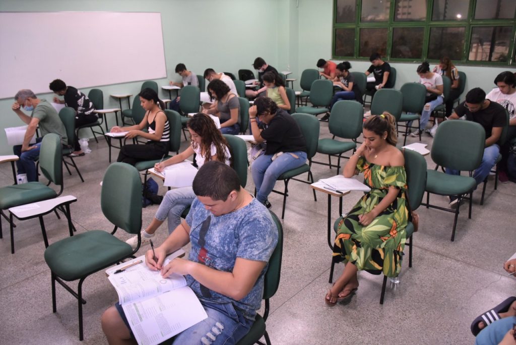 AprovENS curso pre vestibular presencial da UEA 2 1024x684 1