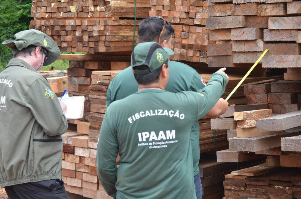 Fiscalização do Ipaam e Batalhão Ambiental da PMAM apreendem madeira ilegal em Manacapuru 5 Fiscalizacao de madeira em Manacapuru 1024x678 1