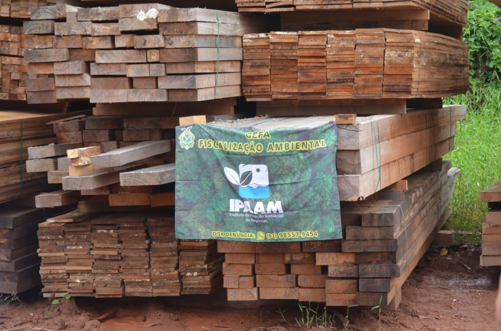 Fiscalização do Ipaam e Batalhão Ambiental da PMAM apreendem madeira ilegal em Manacapuru 6 Madeira fiscalizada pelo IPAAM 1024x678 1