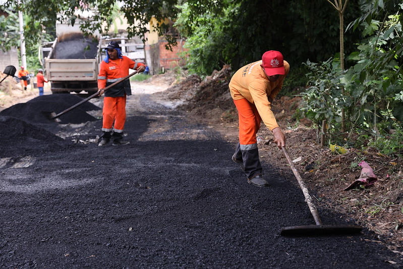 Prefeitura de Manaus realiza servicos de infraestrutura no bairro Taruma 3