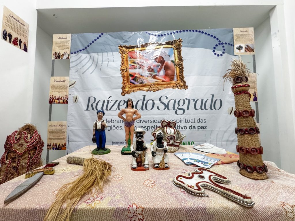 Raízes do Sagrado: Governo do Amazonas realiza exposição sobre religiões de matriz africana em shopping da zona leste Informe Manaus Sejusc Exposicao Raizes Fotos Ygson Franca 4 1024x768 1