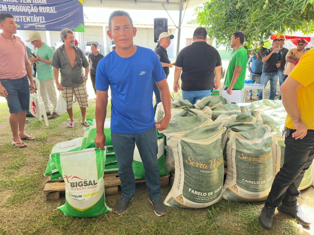 Sepror entrega 6,5 toneladas de insumo alimentar animal aos produtores de Itacoatiara Informe Manaus Sepror Itacoatiara Alvino Bentes foto Joao Venancio Seapaf 1024x768 1