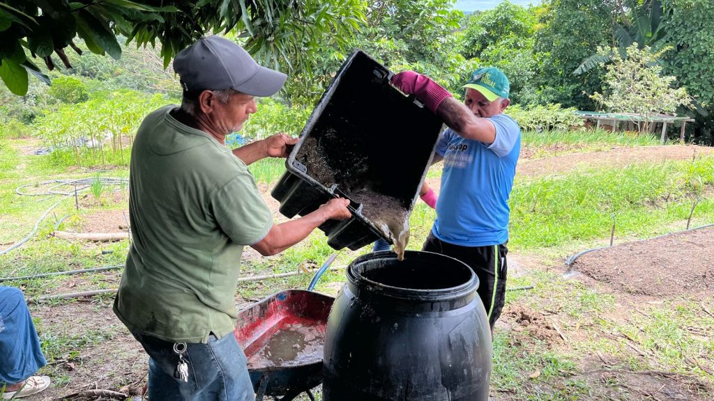 Biofertilizante feito por produtores 1024x576 1