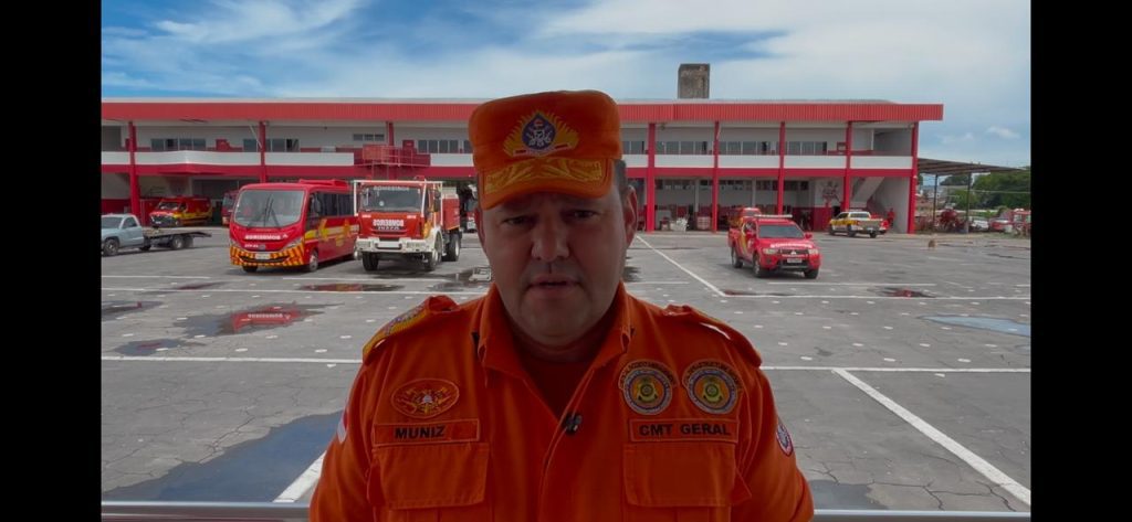 Corpo de Bombeiros faz simulado de emergência com atendimento a vítimas em shopping da zona oeste de Manaus Informe Manaus Foto Paulo Bahi comandante geral do CBMAM Orleilso Muniz 1024x473 1