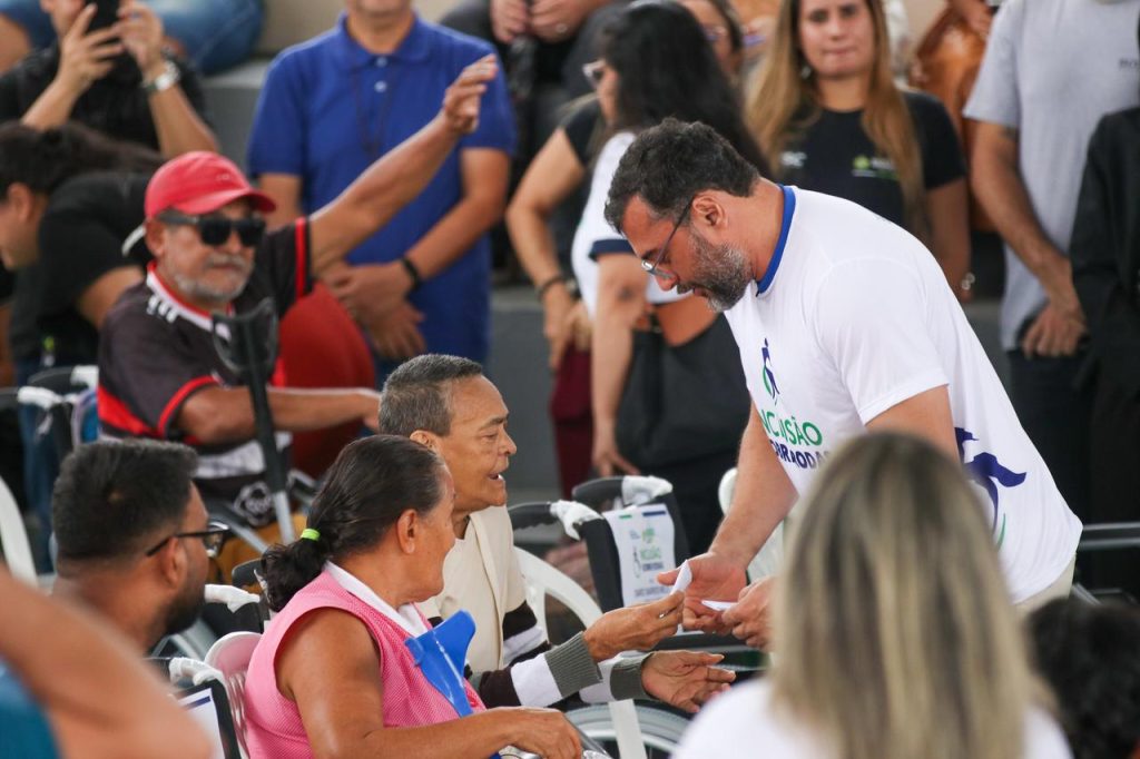 Governador Wilson Lima alcanca mais de 500 pessoas com deficiencia com nova entrega de cadeiras de rodas 3 foto Mauro Neto Secom 1024x682 1