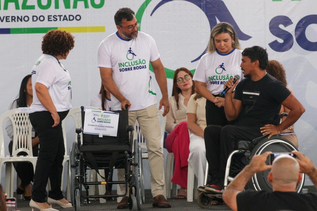 Governador Wilson Lima alcanca mais de 500 pessoas com deficiencia com nova entrega de cadeiras de rodas 6 foto Mauro Neto Secom 1024x682 1