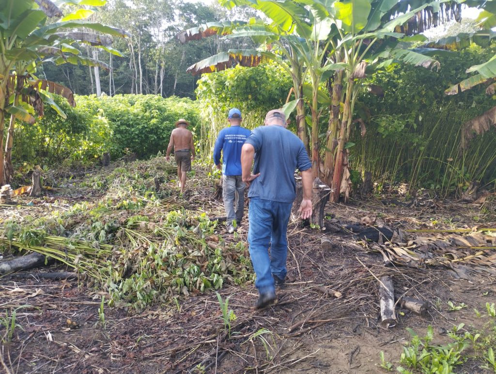 Idam Visita tecnica a comunidade de Caapiranga e emissao de documentos Fotos Divulgacao 1 1024x771 1