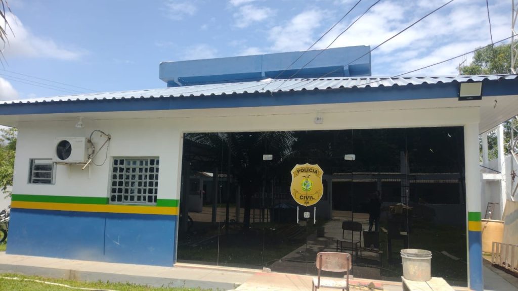 Em Uarini, Polícia Civil prende homem investigado de cometer cerca de 20 furtos qualificados em residências Informe Manaus PC AM DIP DE UARINI DIVULGAC807 A771 O 1024x576 1