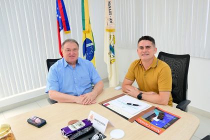 Prefeito David Almeida recebe deputado Atila Lins e destaca emenda de R 12 milhoes para infraestrutura 2