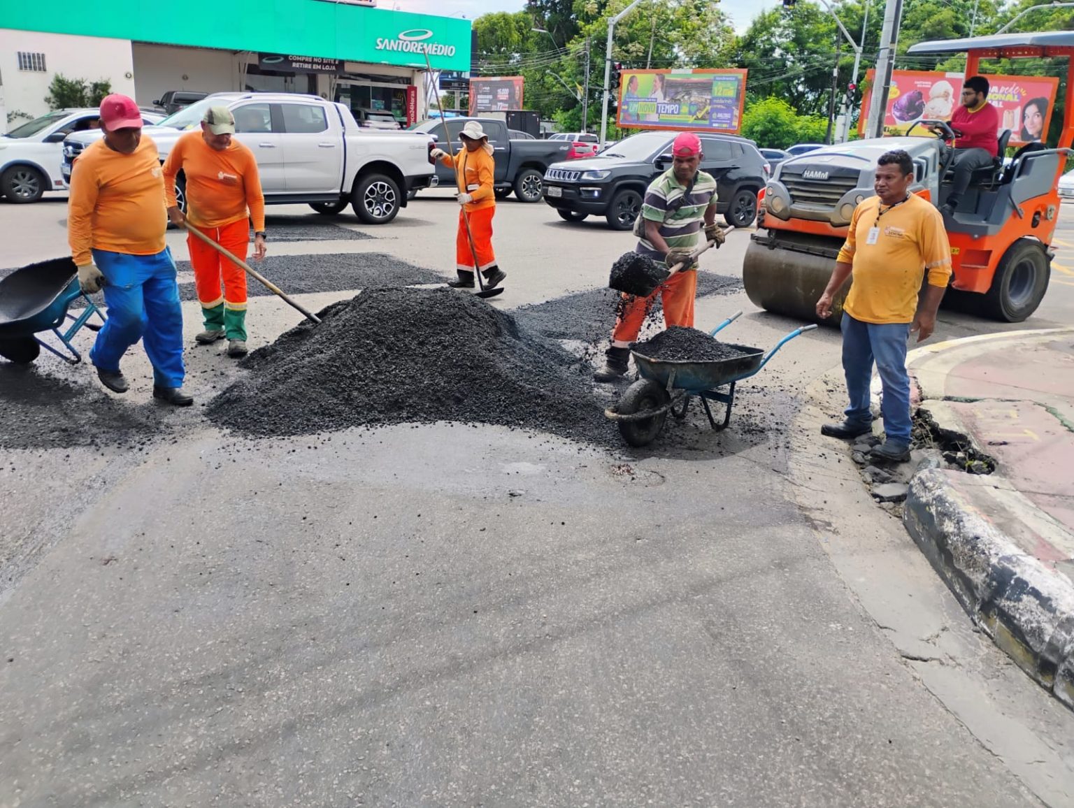 Prefeitura de Manaus intensifica servicos de recuperacao asfaltica em grandes avenidas 3