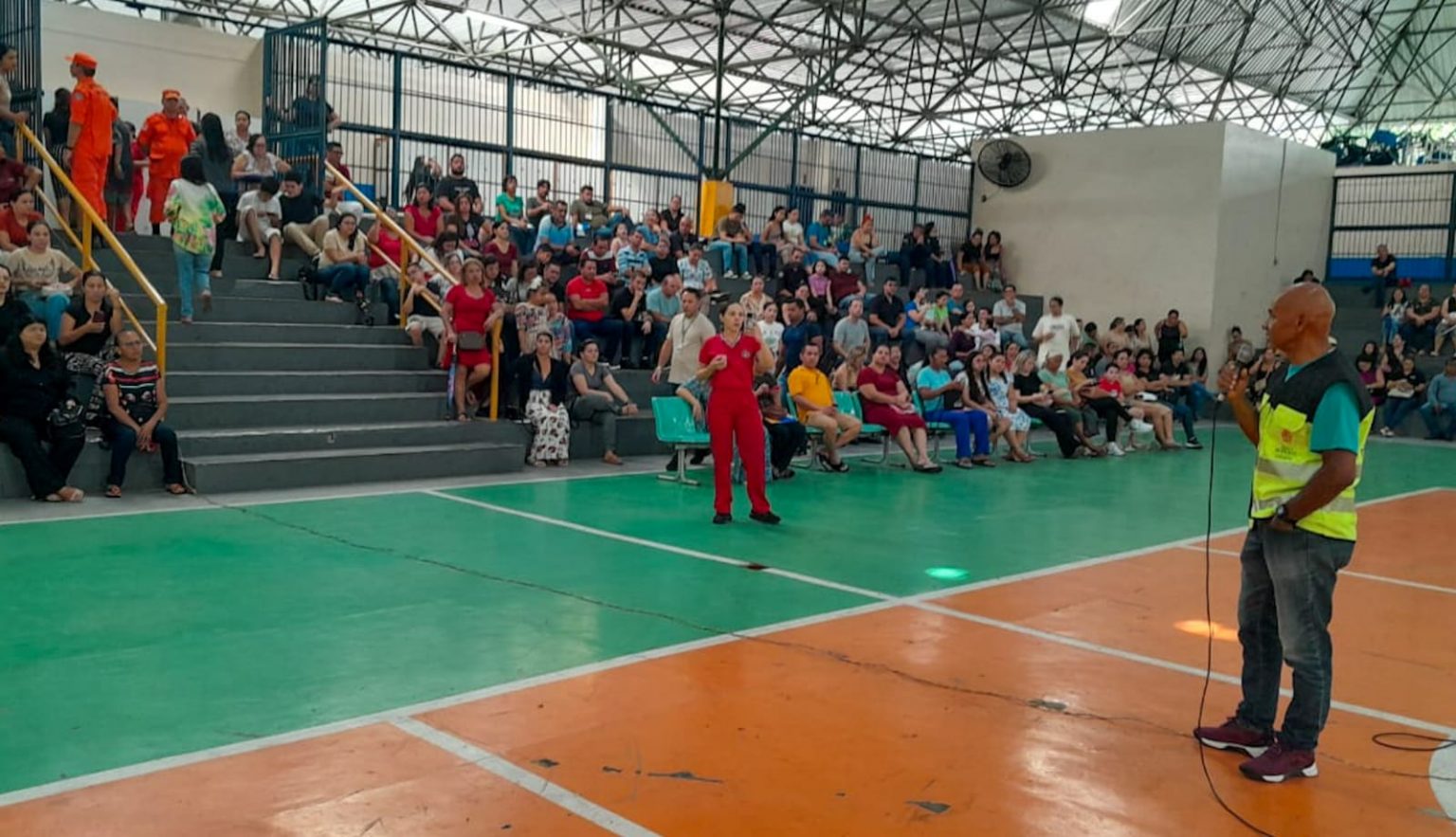 Prefeitura de Manaus promove acao educativa para pais de alunos no Colegio Militar do Corpo de Bombeiros